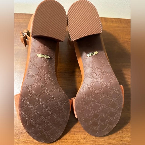 Women’s Vionic Heeled sandals size 10 - Picture 3 of 4